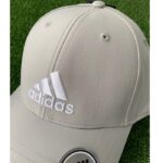 Detalle Gorra Adidas Gris