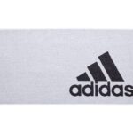 toalla adidas blanca entera