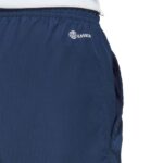 Detalle del pantalón corto Adidas Club
