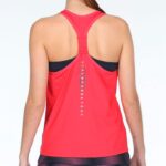 Detalle de la camiseta de tirantes Bullpadel Rufran Carmesi