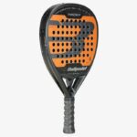 Lateral de la pala Bullpadel Hack 03 del 2024