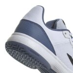 Detalle de las zapatillas Adidas Courtflash Junior Blancas Detalle de las zapatillas Adidas Courtflash Junior Blancas