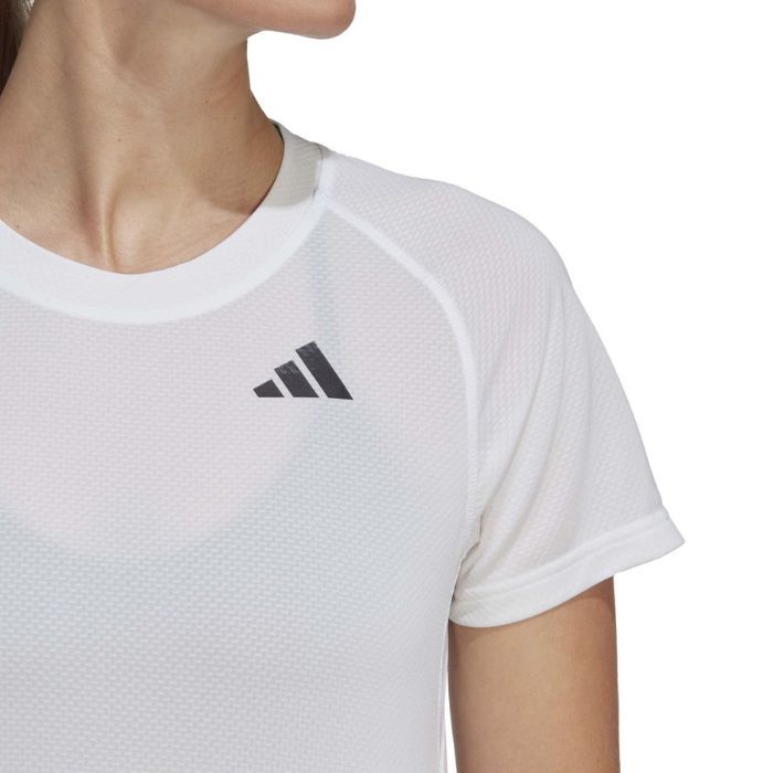 Detalle de la camiseta Adidas