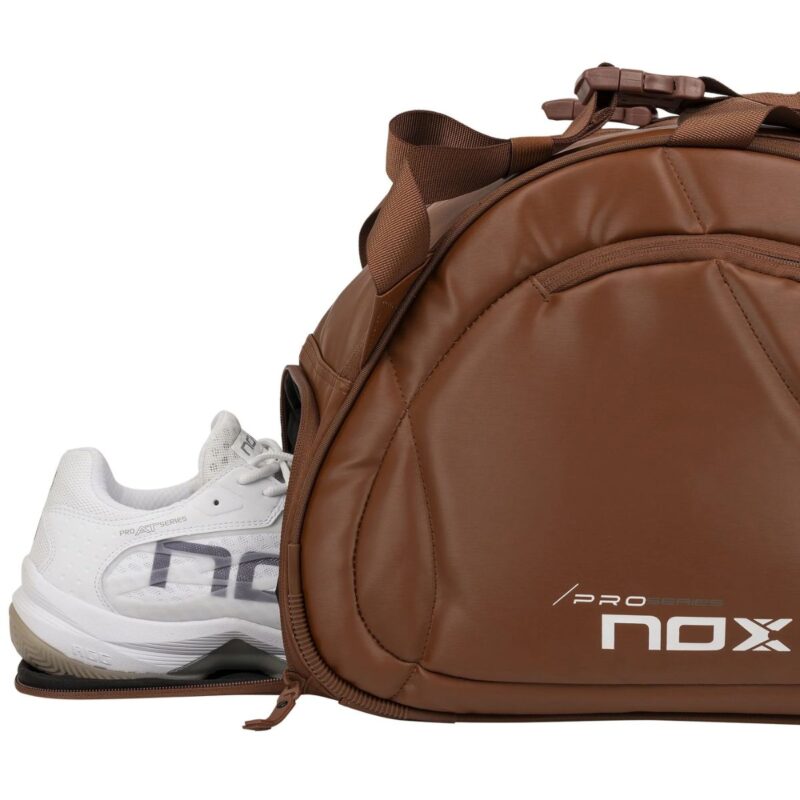 Compartimento para zapatillas del Paletero NOX Padel Pro Camel