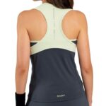 Detalle de la espalda de la Camiseta de tirantes NOX Pro de Mujer Detalle de la espalda de la Camiseta de tirantes NOX Pro de Mujer