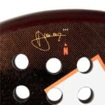 Detalle de la firma de la Pala Adidas Adipower MTW CTRL Pro EDT Detalle de la firma de la Pala Adidas Adipower MTW CTRL Pro EDT