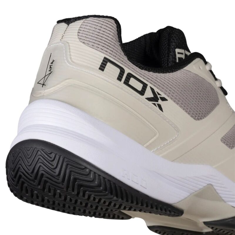 Detalle de las Zapatillas NOX AT10 Pro Pluma